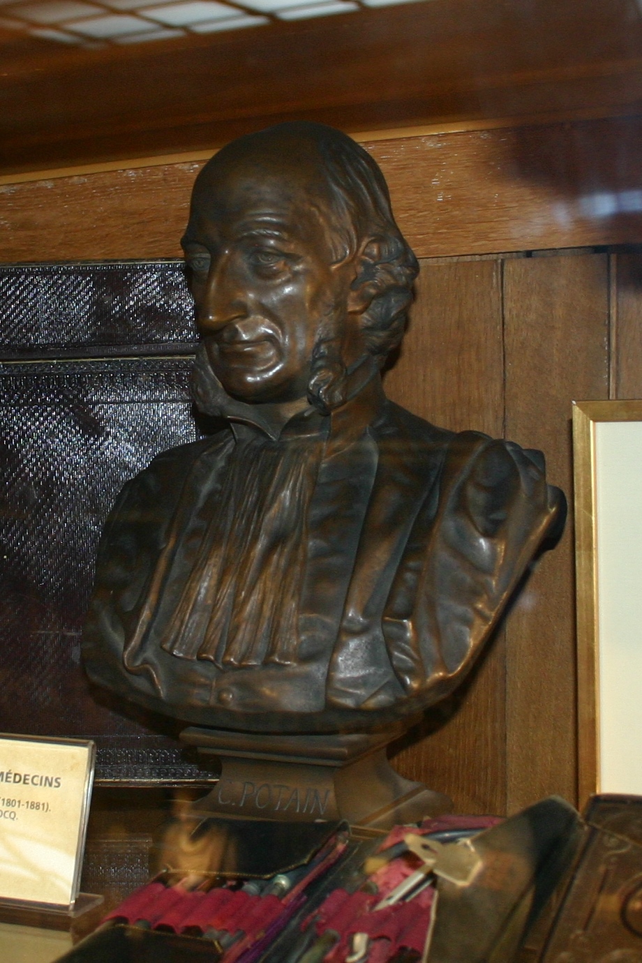 Pierre Charles Édouard Potain's bust, Musée d'Histoire de la Médecine, Paris - 02.JPG